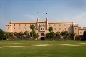 embassy suites historic district